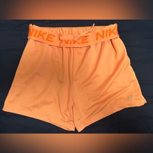 Nike Dri-FIT Shorts M | Peach Athletic Shorts | High Rise Elastic Waist |